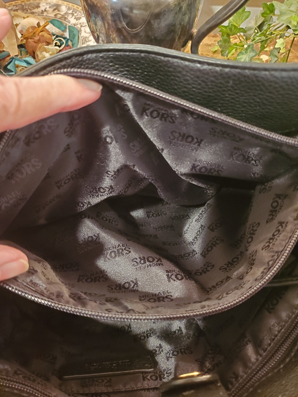 1-DAY FLASH SALE!! Michael Kors LARGE Hamilton East West Tote w/Gold Hardware - Picture 5 of 16